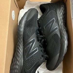 Mens NWB New Balance Sneaker